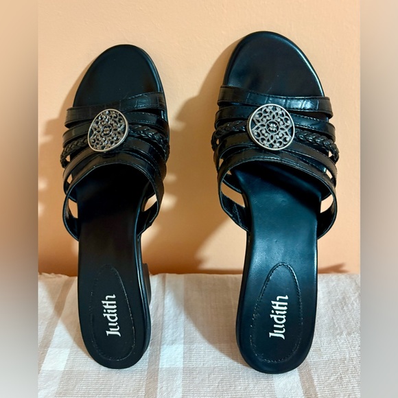 Judith March Shoes - Judith Women's Strappy Black Slip on Block Heel Sandals Sz 9.5 Faux Leather. EUC